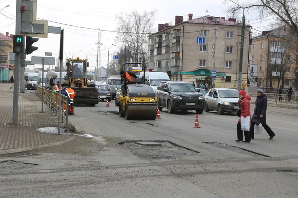 Дорожники обещают управиться за два дня.