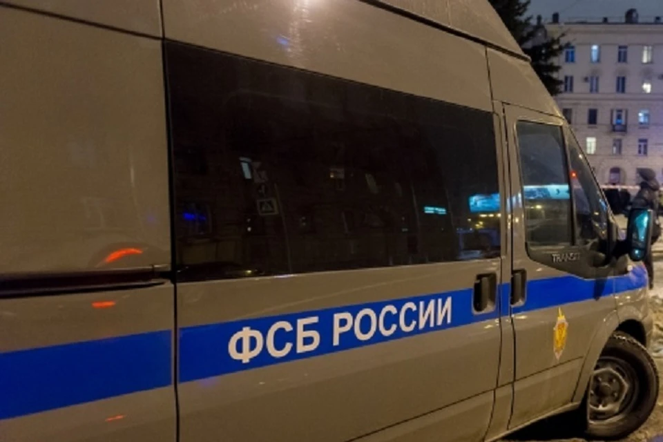 Сотрудники ФСБ России по Бурятии задержали мужчину в тот момент, когда он показывал нефрит иностранцу