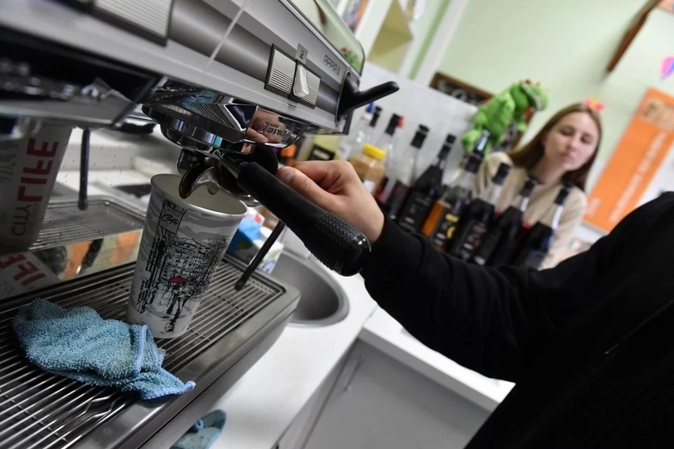Москвичка обвинила кафе в отказе обслуживать ее с сыном-инвалидом