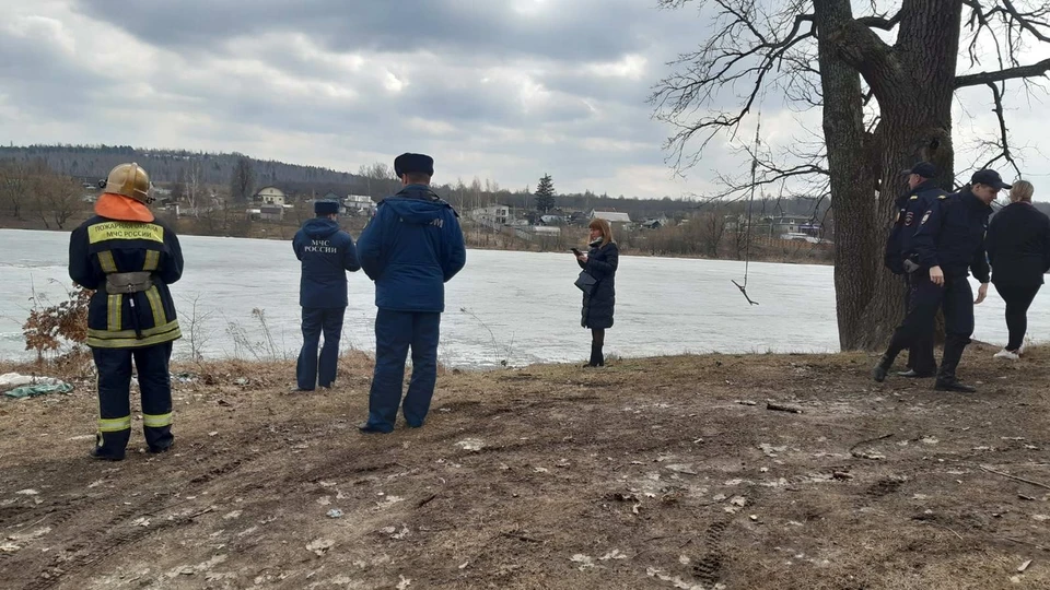 Тело погибшего на поверхность подняли водолазы