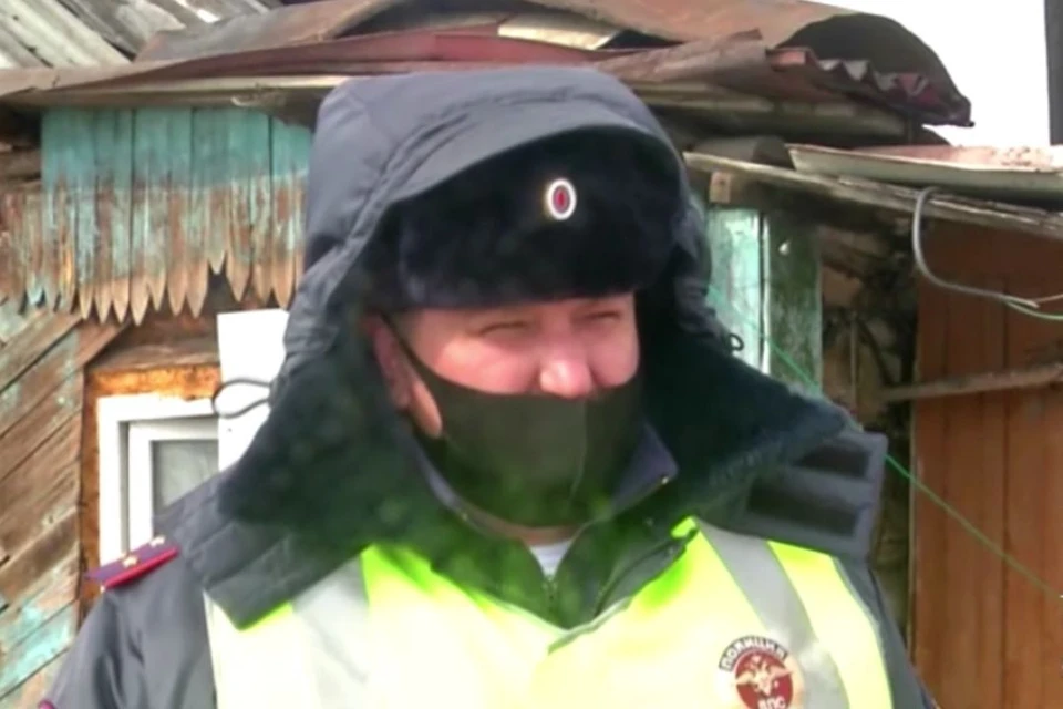 Инспектор ДПС Алексей Толстыкин - один из героев, который помог семье во время пожара. Фото: ГУ МВД по Новосибирской области.