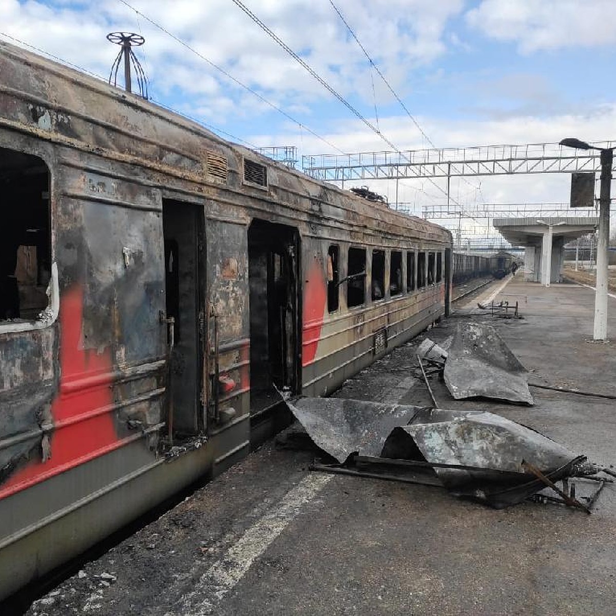 Попавший на видео пожар в электричке в Малоярославце начался в кабине  машиниста - KP.RU