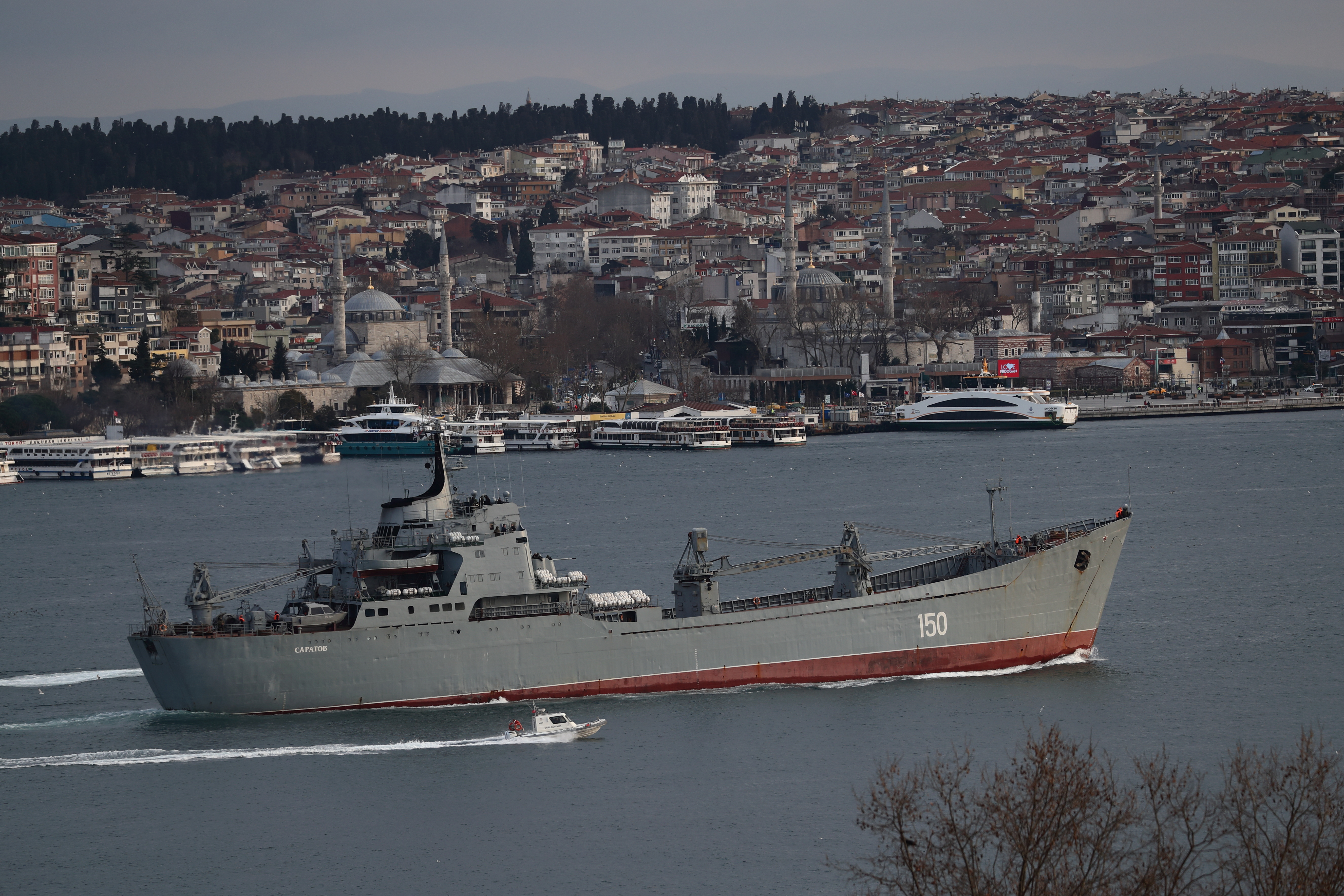 Турция контролирует проливы из Черного в Средиземное море Босфор и Дарданеллы.