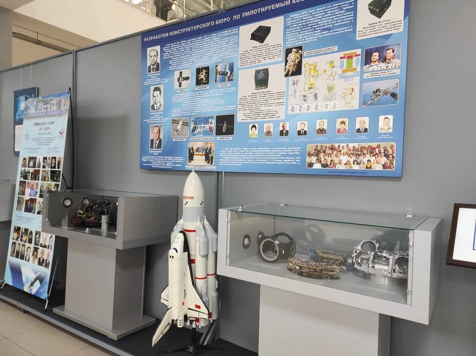 В Саратове открылась выставка «ПО «Корпус»: от первого спутника до современных космических программ»