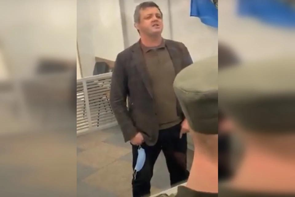 В своем пренебрежении к окружающим Семенченко чем-то напоминает Навального. Фото: Скриншот youtube.com/watch?v=J38HQXH1s6I&t=1s