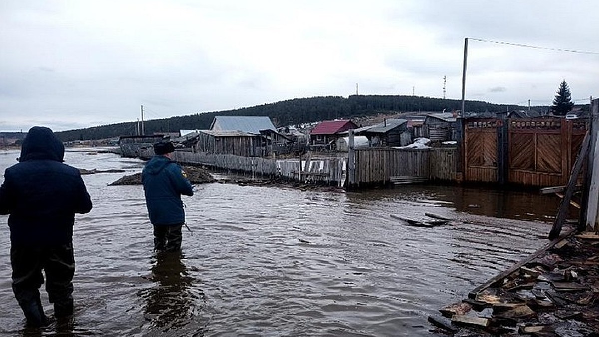 Режим ЧС объявлен в подтопленном поселке Залари в Иркутской области - KP.RU