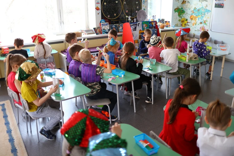 Воспитанники детского сада №286 в Ижевске отметили День космонавтики «полетом на Луну» и танцевальным флешмобом