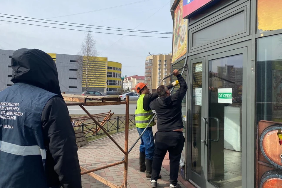 Петербург освободили от четырех нелегальных торговых павильонов. Фото: ККИ Санкт-Петербурга