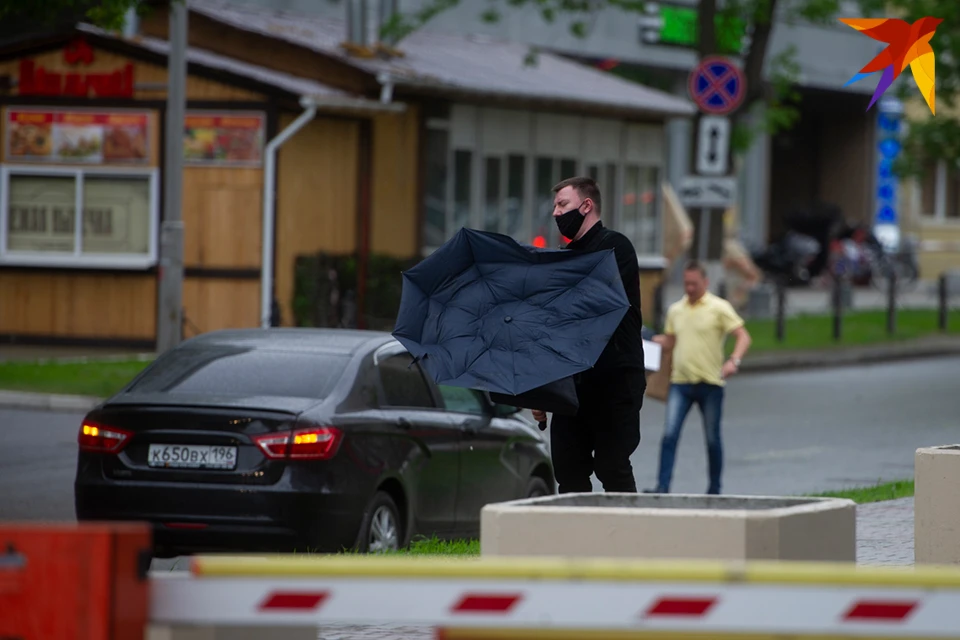 По данным паблика "Погода в Мурманске", в порывах ветер будет достигать 18 м/с.