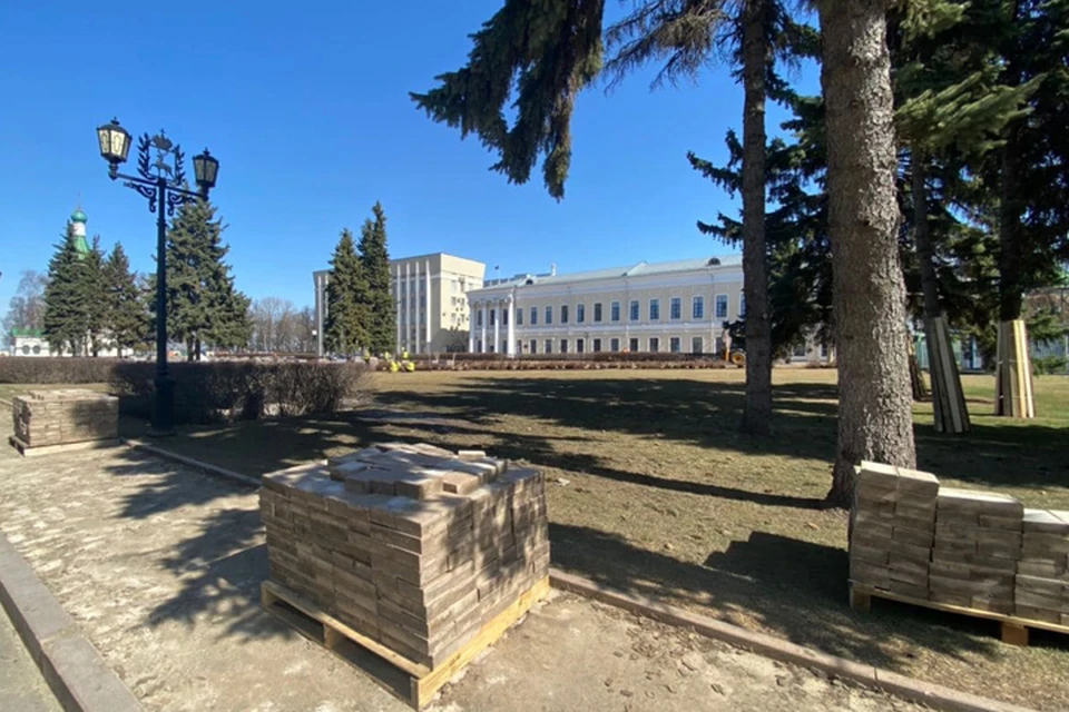 Почти все самые популярные места Нижегородского кремля сейчас спрятаны за заборами.