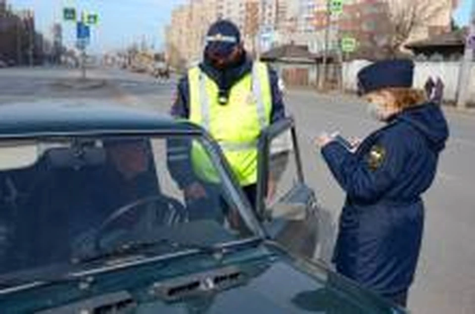 Оказалось, что несколько остановленных водителей не были владельцами машин. Фото: УФССП России по Омской области