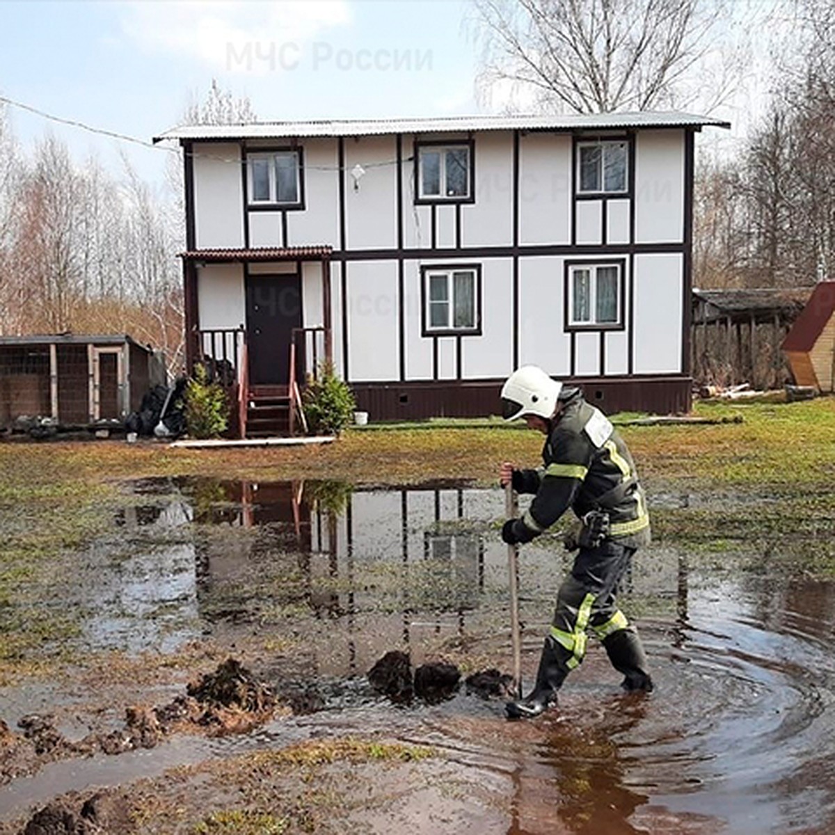 В Максатихе Тверской области затопило приусадебные участки - KP.RU