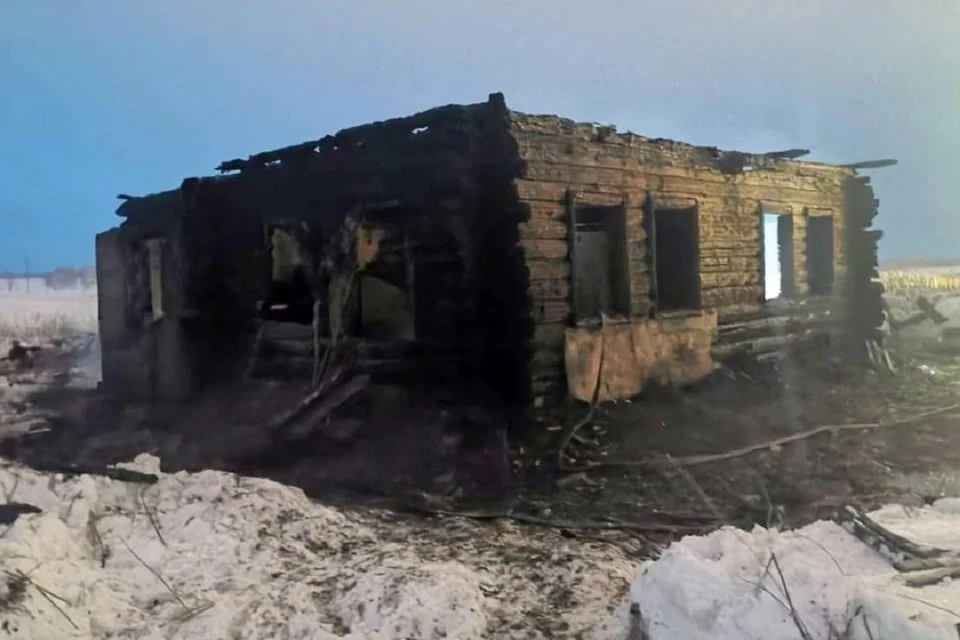 Прокуратура возбудила дело на чиновника после смертельного пожара в Шарчино. Фото: ГУ МЧС по Новосибирской области.