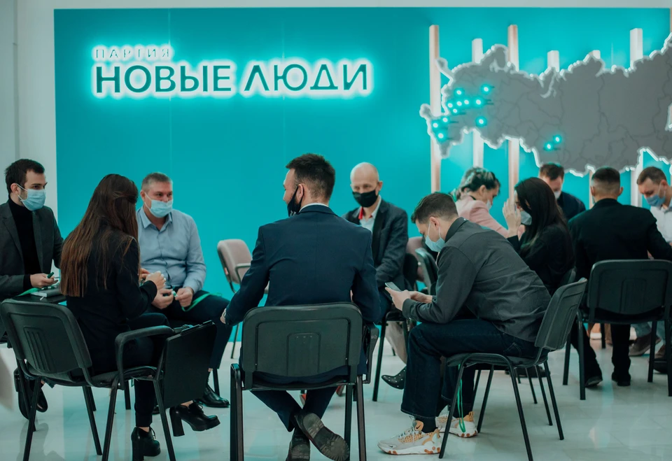 Специалисты консультируют желающих на общественных началах.