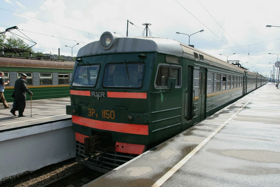 Под Истрой электричка задела платформу, задержано движение 6 поездов.