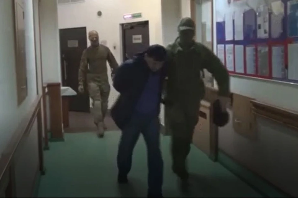 Появилось видео задержания ФСБ в Новосибирской области группы террористов из организации «Хизб ут-Тахрир аль-Ислами». Фото: Кадр из видео