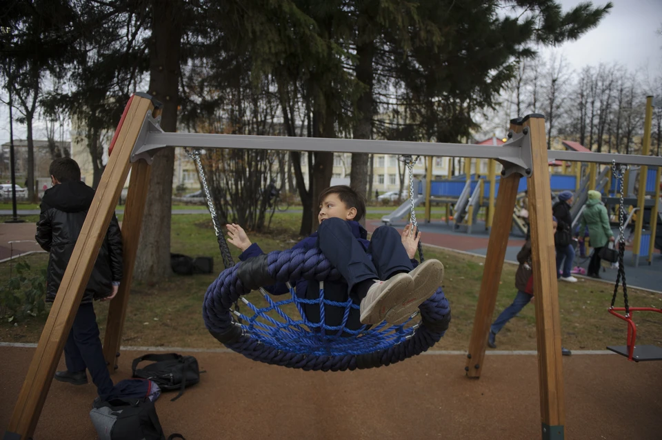 Качели исчезли с детских площадок в Комсомольске