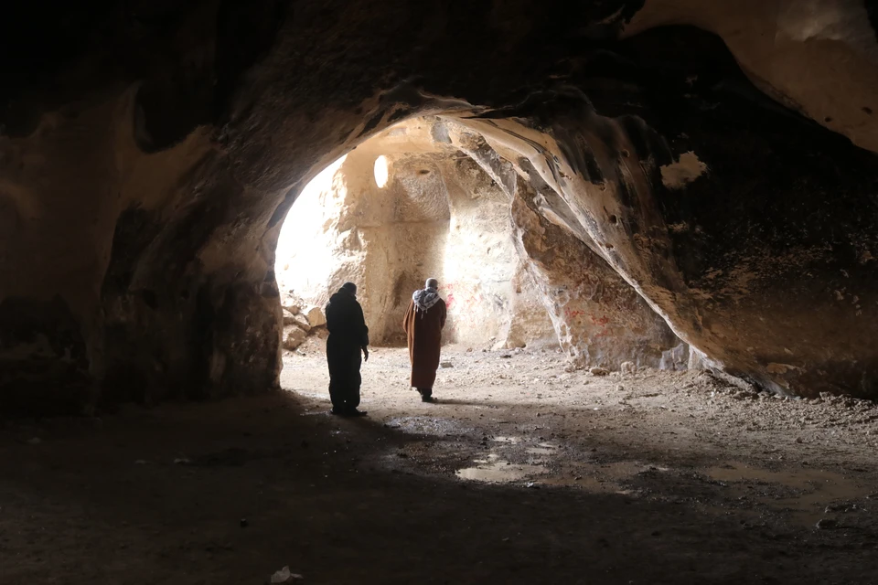 Во Франции группа добровольцев провела 40 дней в пещере без связи и света ради науки