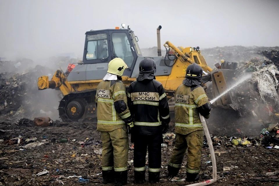 Пожар на свалке в Биробиджане: к тушению привлекут больше пожарных