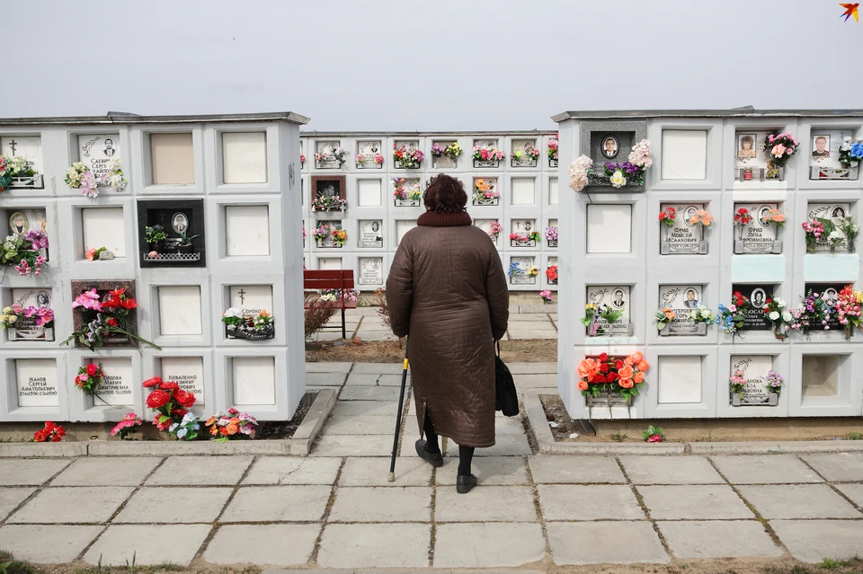 Многие белорусы стали выбирать захоронения в колумбариях, но для предков она была неприемлема.