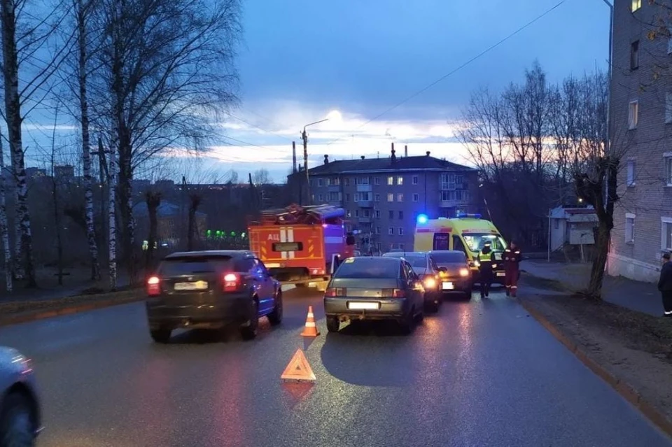 В результате происшествия водитель автомобиля ВАЗ-2112 получил травмы. Фото: vk.com/gibdd43