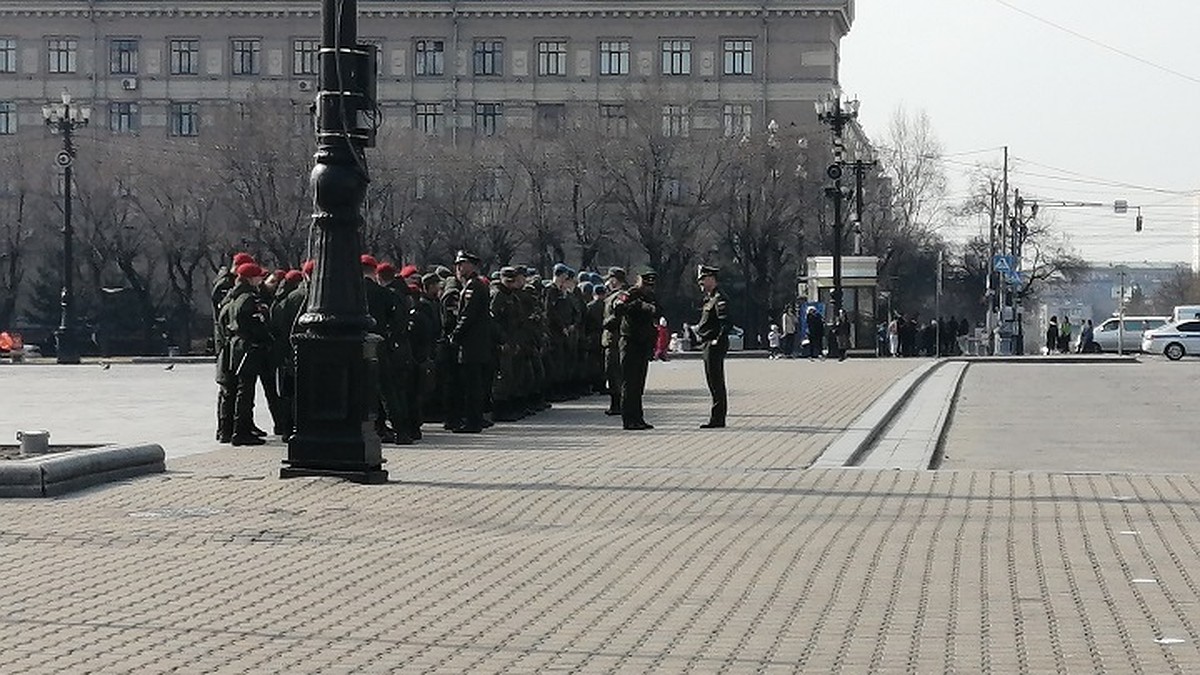 В Хабаровске вновь перекроют дороги для репетиций Парада Победы в 2021 году  - KP.RU