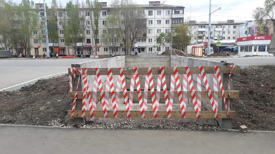 Именно в этом закрытом переходе и плавал смельчак Фото: администрация Самары