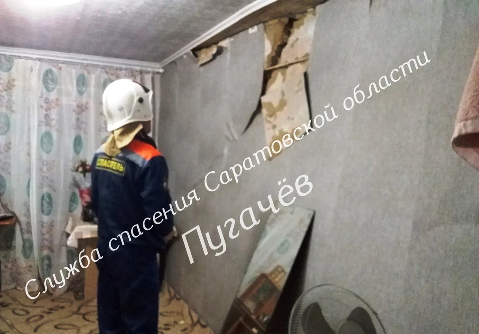 От ударной волны разрушилась стена квартиры