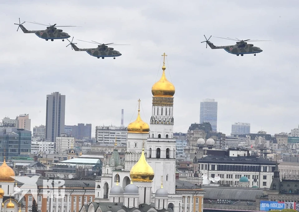 Парад Победы в Москве завершился пролетом авиации над Красной площадью