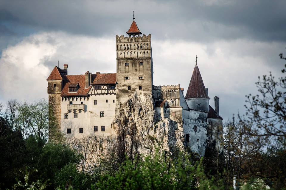 Пункт вакцинации от коронавируса открыли в замке Дракулы в Румынии