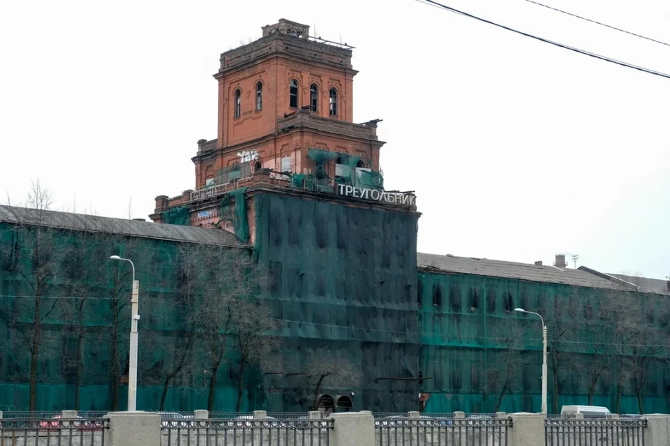 Небольшой пожар произошел в здании завода "Красный треугольник" на набережной Обводного канала.