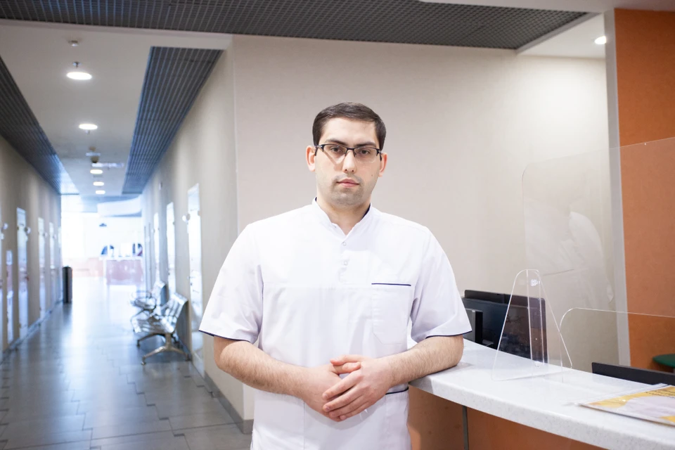 Доктор Раджабов занимается диагностикой и лечением урологических заболеваний.