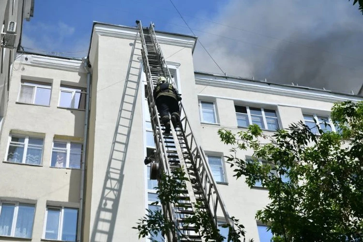 Пожар в многоэтажке в Екатеринбурге: подробности с места ЧП