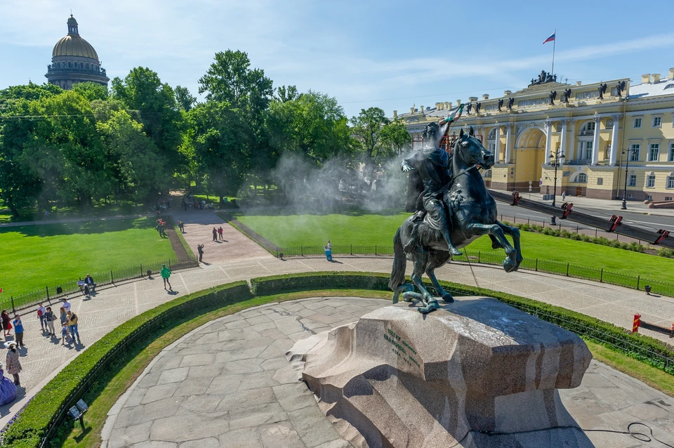 День города в Петербурге состоится в очном формате.