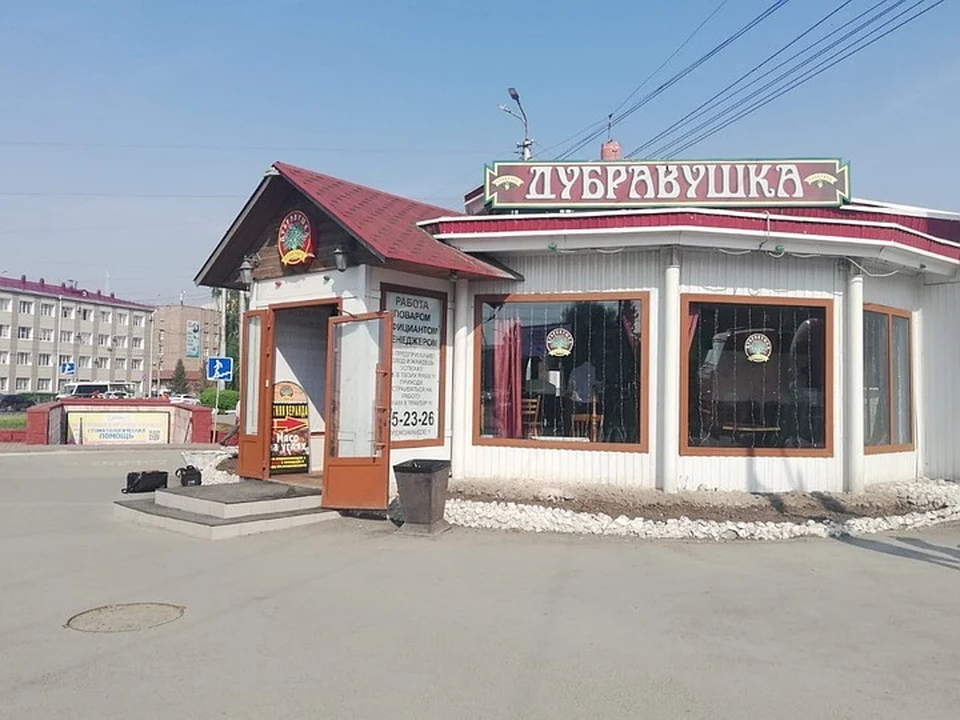 Из-за бури здание разбирают второй день подряд. Фото: пресс-служба администрации Омска