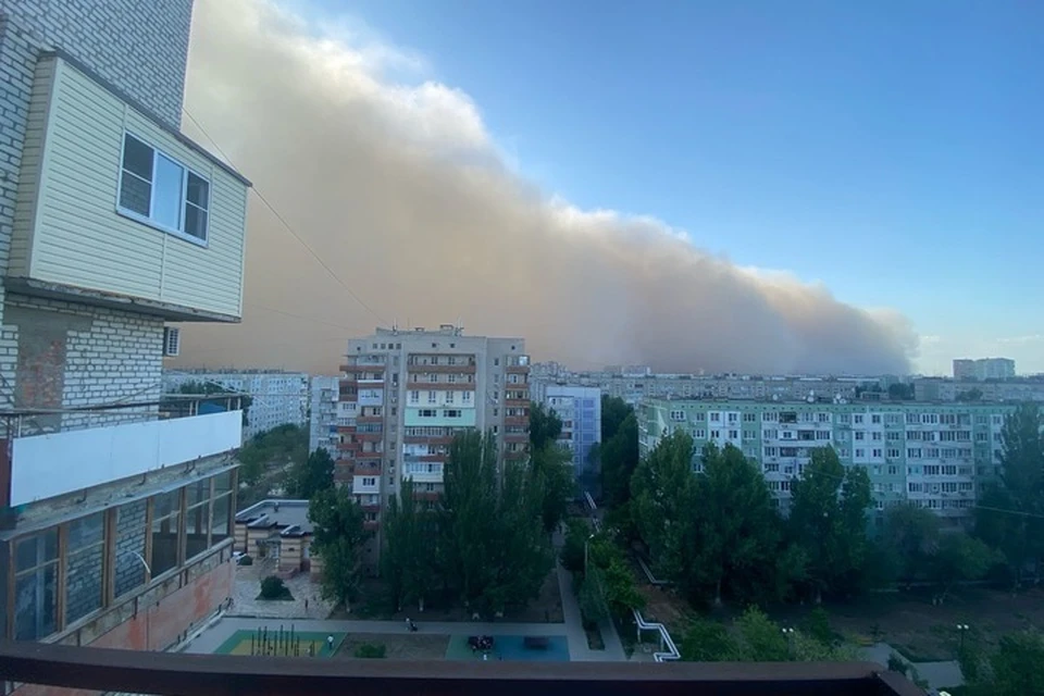 Пыльная буря идет на Махачкалу, фото: паблик "Дагестан говорит"