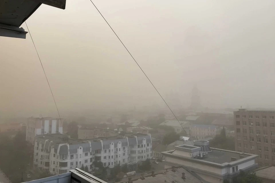 Небо в Астрахани почернело за секунды