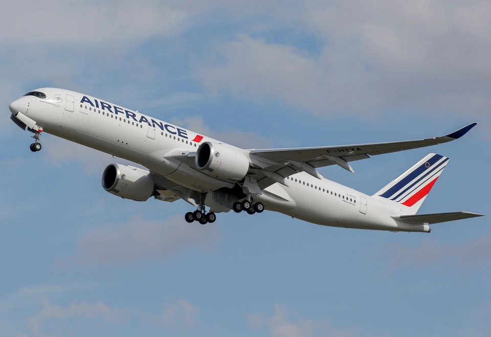 Компания AirFrance отменила рейс из Парижа в Москву.