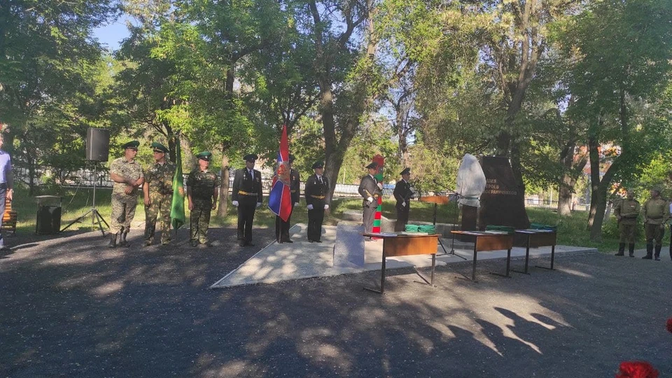 В Саратове открыли бюст пограничника Андрея Бабушкина