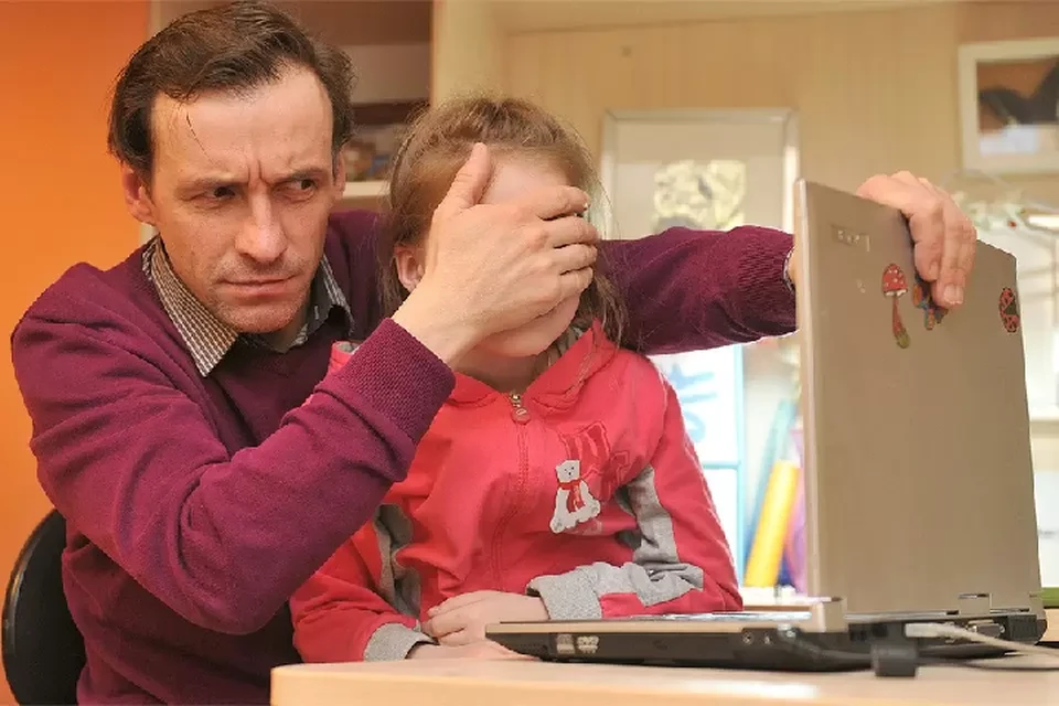 Каждому третьему ребенку в соцсетях пишут незнакомые «добрые дяди»