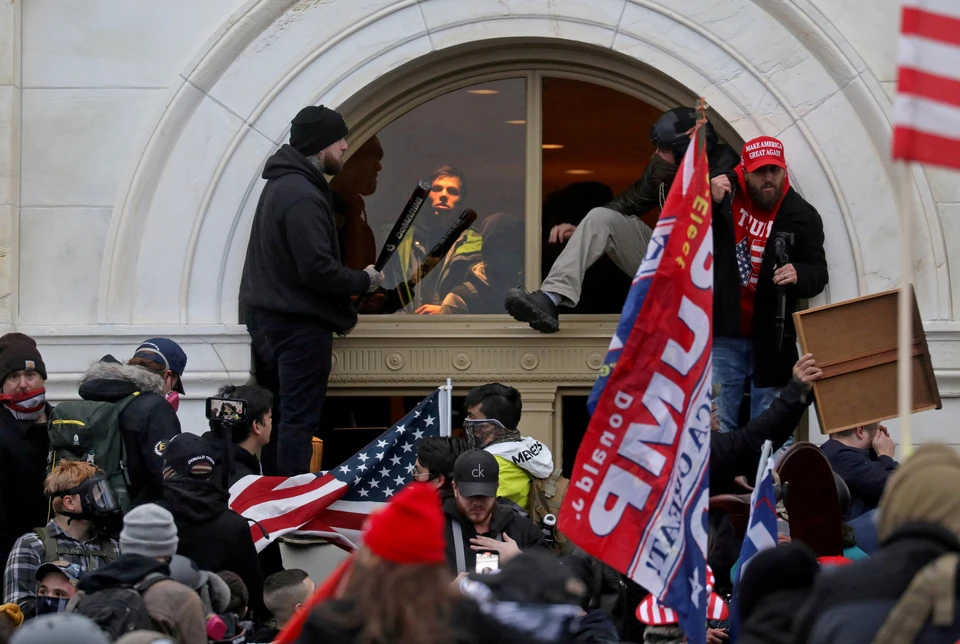 6 января 2021 года протестующие прорвались в здание Сената США