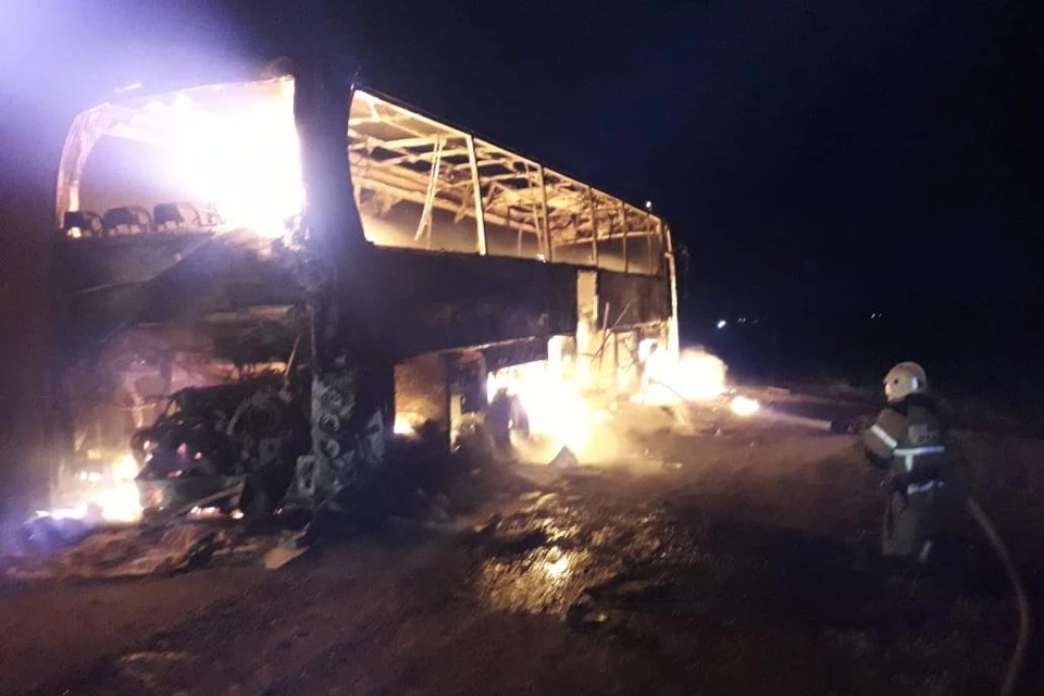 Автобус сгорел на трассе в Липецкой области