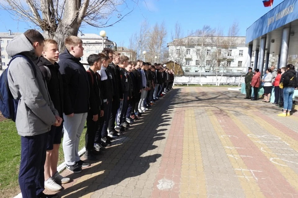 Старшеклассники и студенты проходят подготовку к военной службе в Хабаровском крае