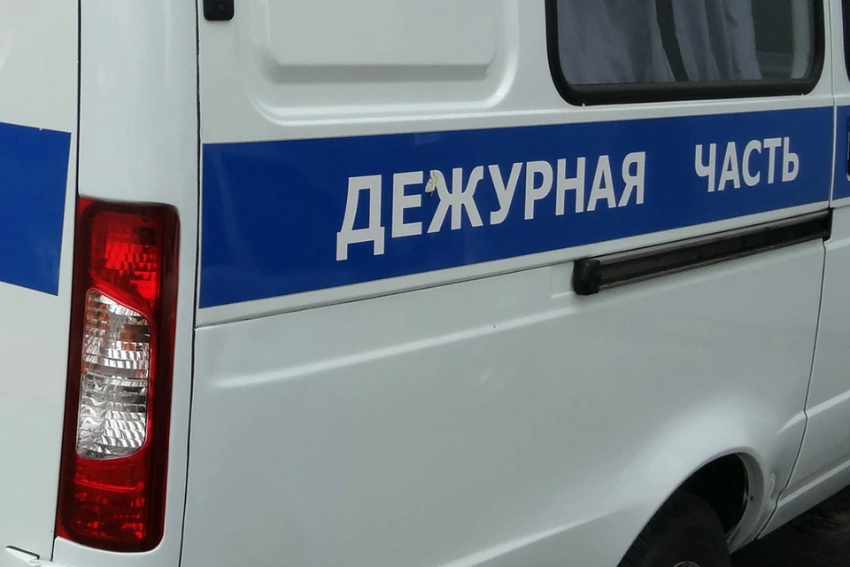 В Тюмени посетители бара вымогали у парня деньги и сломали ему челюсть.