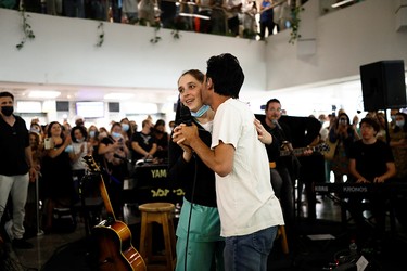 Во многом снятие ограничений произошло благодаря массовой вакцинации граждан страны