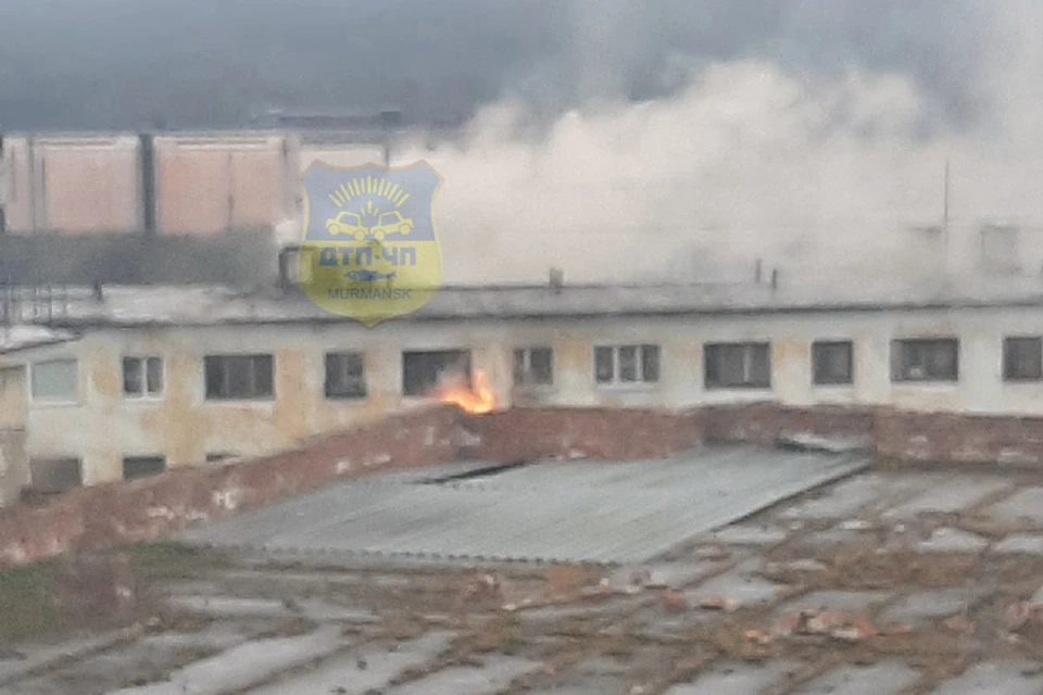 Из пожара спасли 9 человек, в том числе два пострадали, а потом один из спасенных скончался. Фото: vk.com/murmansk_dtp