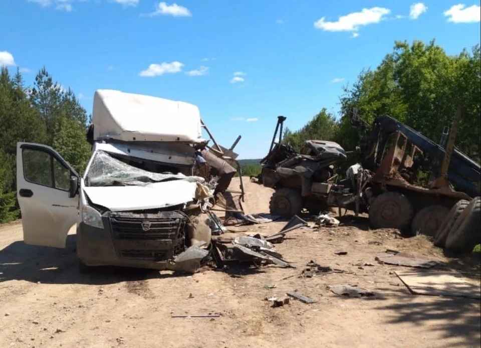Оба автомобиля получили кузовные повреждения