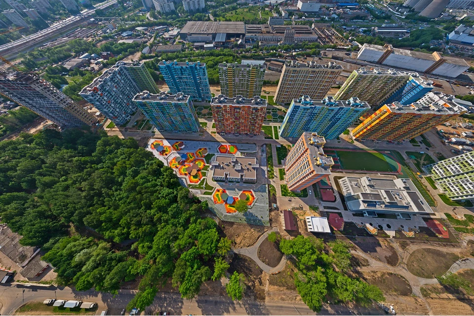 В рамках XXIV Петербургского международного экономического форума состоялось подписание нового договора о комплексном развитии территории производственной зоны «Коровино» на севере Москвы. Фото: stroi.mos.ru
