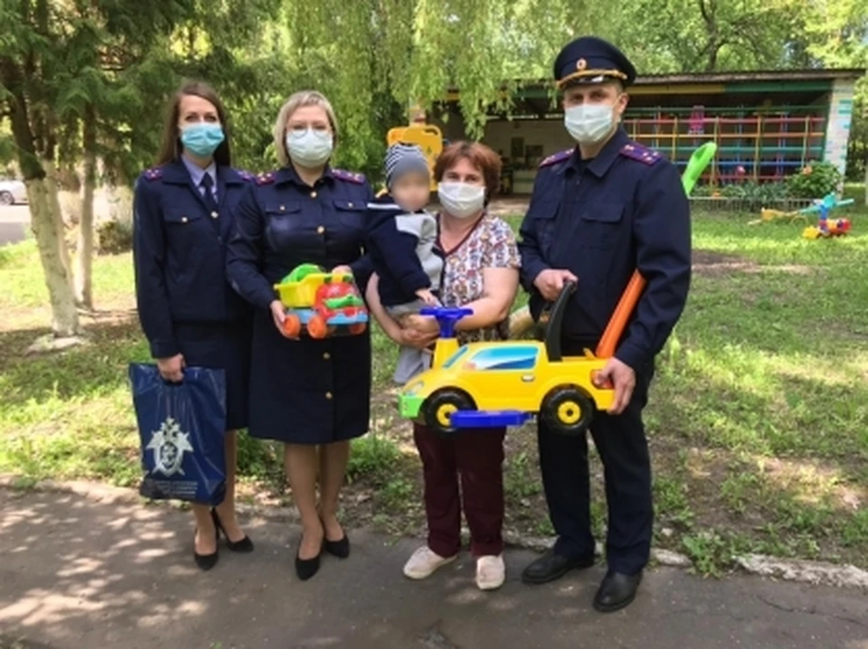 Следователи навестили мальчика в доме ребенка и подарили игрушки. фото: СУ СК России по Орловской области