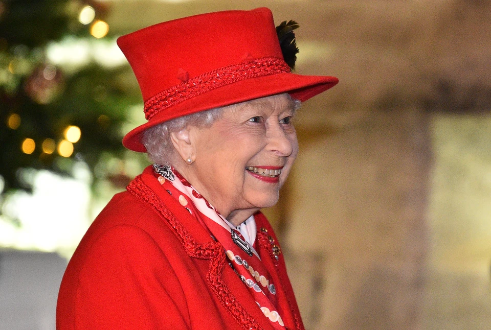 Королева Елизавета II поздравила принца Гарри и Меган Маркл с рождением дочери.